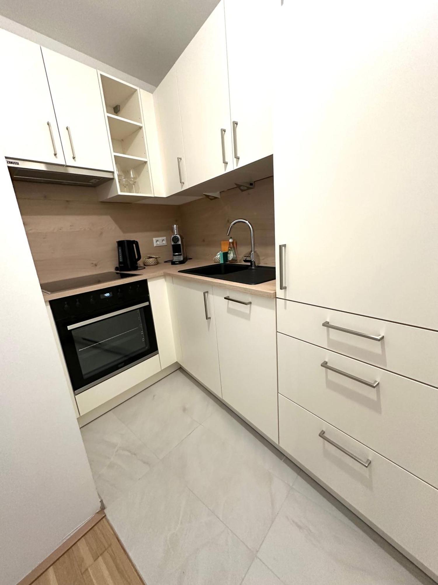 Coho City Apartments Mit Hauseigener Tiefgarage Vienna Esterno foto