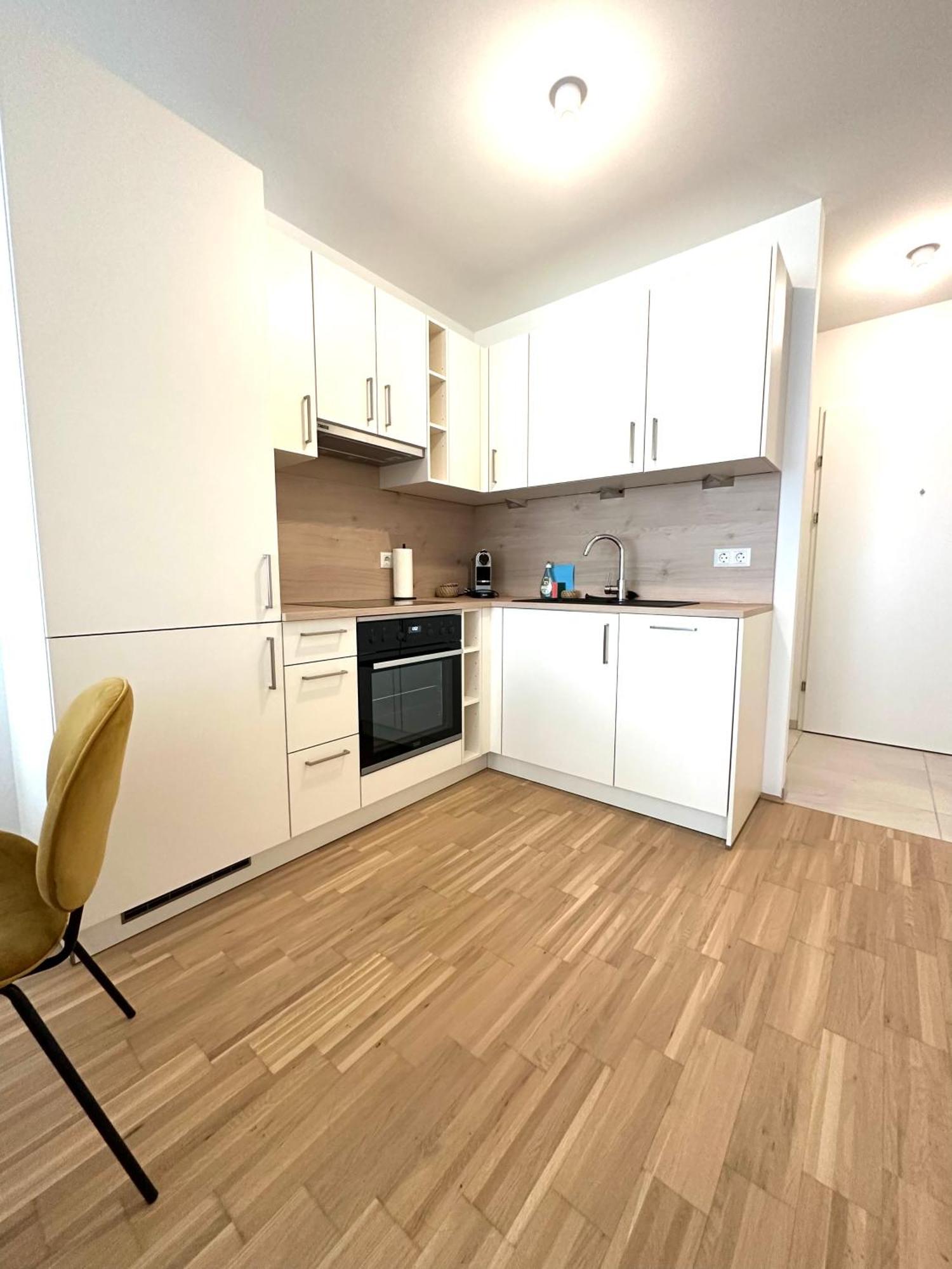 Coho City Apartments Mit Hauseigener Tiefgarage Vienna Esterno foto