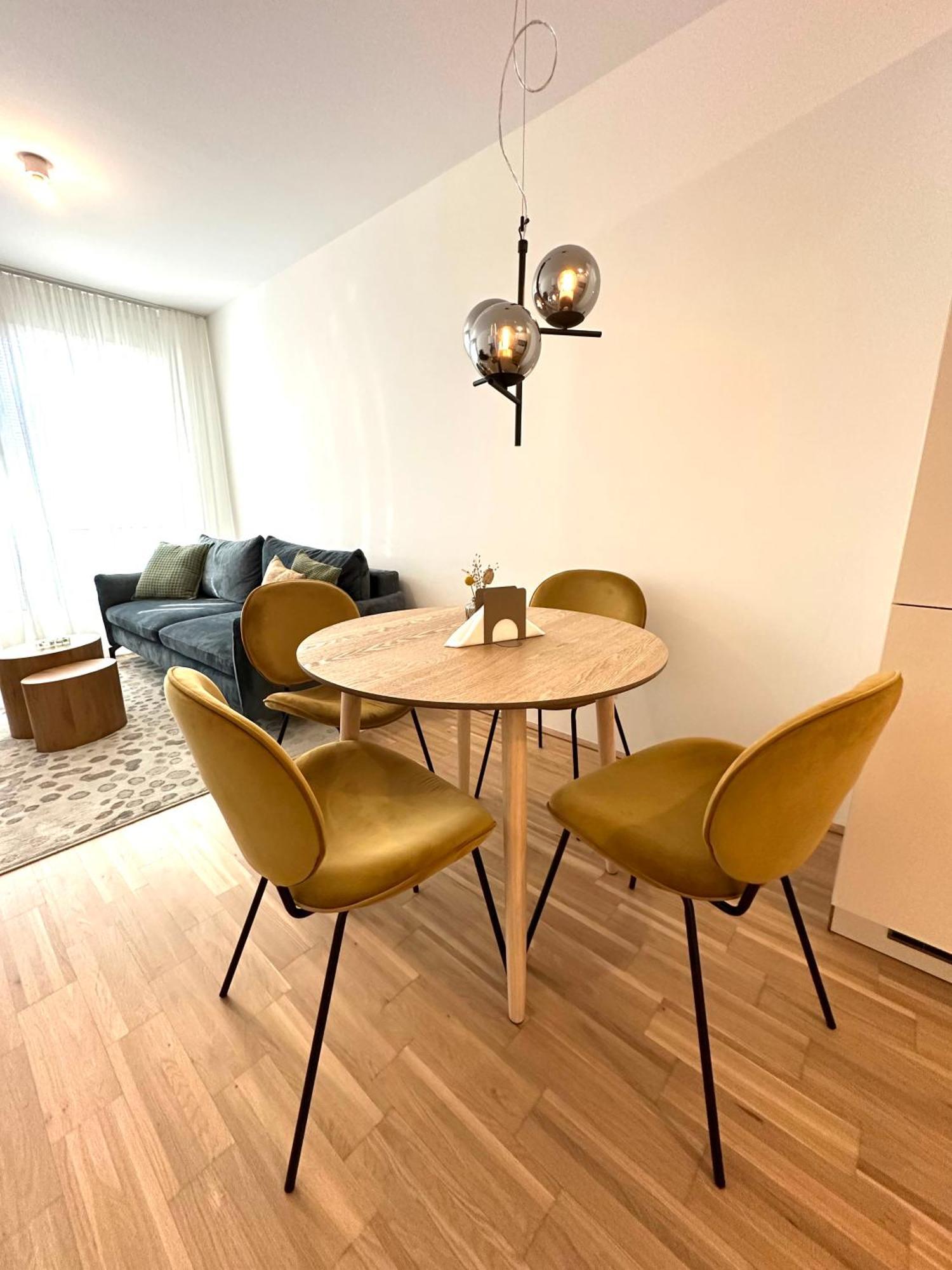 Coho City Apartments Mit Hauseigener Tiefgarage Vienna Esterno foto