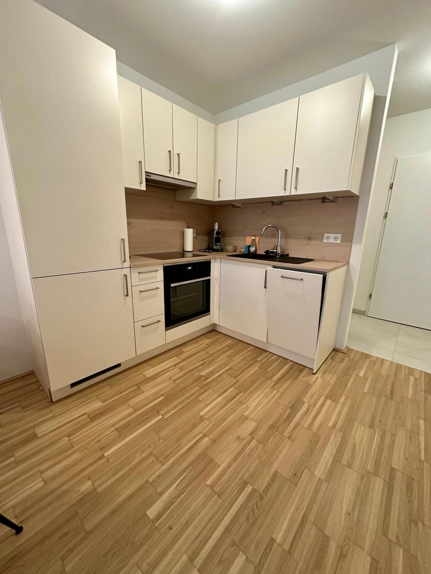 Coho City Apartments Mit Hauseigener Tiefgarage Vienna Esterno foto